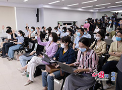 4發(fā)布會(huì)現(xiàn)場(chǎng)媒體記者舉手提問.jpg