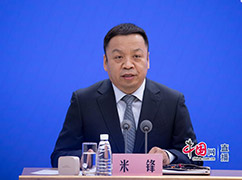 3國家衛(wèi)生健康委新聞發(fā)言人、宣傳司副司長米鋒主持發(fā)布會.jpg