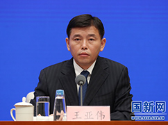 6中國氣象局應(yīng)急減災(zāi)與公共服務(wù)司負(fù)責(zé)人王亞偉_large.jpg