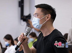 12人民日?qǐng)?bào)記者提問(wèn).jpg