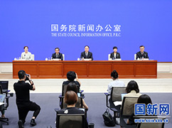 6政策例行吹風(fēng)會(huì)主席臺(tái)_large.jpg