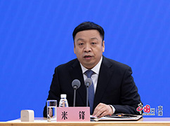 2國家衛(wèi)生健康委新聞發(fā)言人、宣傳司副司長米鋒主持發(fā)布會.jpg