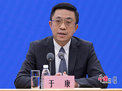 6北京協(xié)和醫(yī)院臨床營(yíng)養(yǎng)科主任于康回答記者提問(wèn).jpg