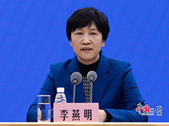 5北京醫(yī)院呼吸與危重癥醫(yī)學科主任李燕明回答記者提問.jpg