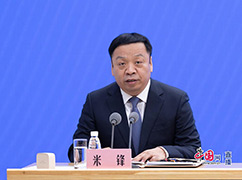 2國(guó)家衛(wèi)生健康委新聞發(fā)言人、宣傳司副司長(zhǎng)米鋒主持發(fā)布會(huì).jpg