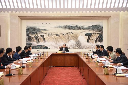 3月12日,十二屆全國人大二次會議主席團(tuán)常務(wù)主席第二次會議在北京人民大會堂舉行。十二屆全國人大二次會議主席團(tuán)常務(wù)主席、全國人大常委會委員長張德江主持會議。 新華社記者李學(xué)仁攝