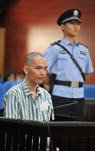6月19日,被告人何深國在防城港市中級人民法院法庭接受審理。新華社記者 張愛林 攝