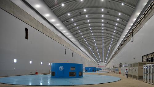 位于地下洞群內(nèi)的溪洛渡水電站18臺機組(7月8日攝)。新華社記者 楊迪 攝
