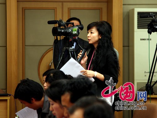人民日?qǐng)?bào)記者提問中國(guó)網(wǎng) 趙娜