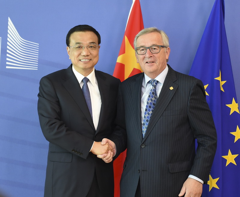 李克強(qiáng)總理29日出席2015中歐城鎮(zhèn)化伙伴關(guān)系論壇時表示,中國正進(jìn)行人類歷史上最大規(guī)模的城鎮(zhèn)化,歐洲是人類城市建設(shè)發(fā)源最早的區(qū)域之一。中國愿學(xué)習(xí)借鑒歐洲在城市地下設(shè)施、智慧城市、低碳城市建設(shè)等方面的經(jīng)驗,愿在城鎮(zhèn)化進(jìn)程中與歐洲結(jié)伴而行。