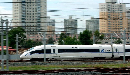 8月1日,由北京開(kāi)往天津的首趟城際列車(chē)從北京南站駛出。當(dāng)日,北京至天津的城際高速鐵路正式開(kāi)通運(yùn)營(yíng)。開(kāi)通后,列車(chē)最高運(yùn)營(yíng)速度將達(dá)到每小時(shí)350公里,北京到天津直達(dá)運(yùn)行時(shí)間在30分鐘以?xún)?nèi)。 新華社記者 公磊 攝