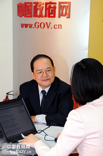 2008年11月13日9時(shí),國(guó)土資源部副部長(zhǎng)鹿心社接受中國(guó)政府網(wǎng)專(zhuān)訪,就“貫徹土地利用總體規(guī)劃綱要,實(shí)行最嚴(yán)格土地管理制度”與網(wǎng)友在線交流。